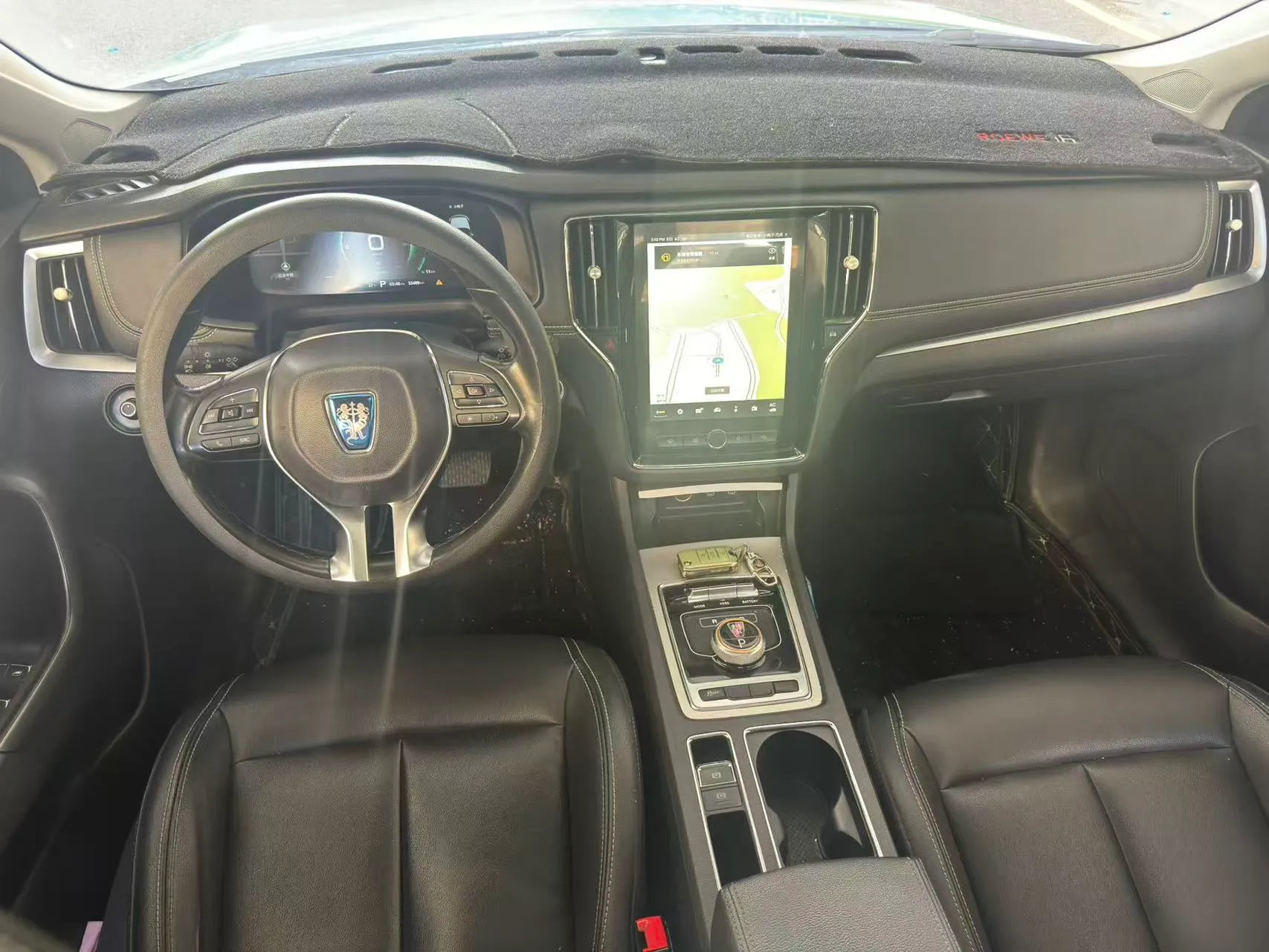ROWE EI6 dashboard and center console