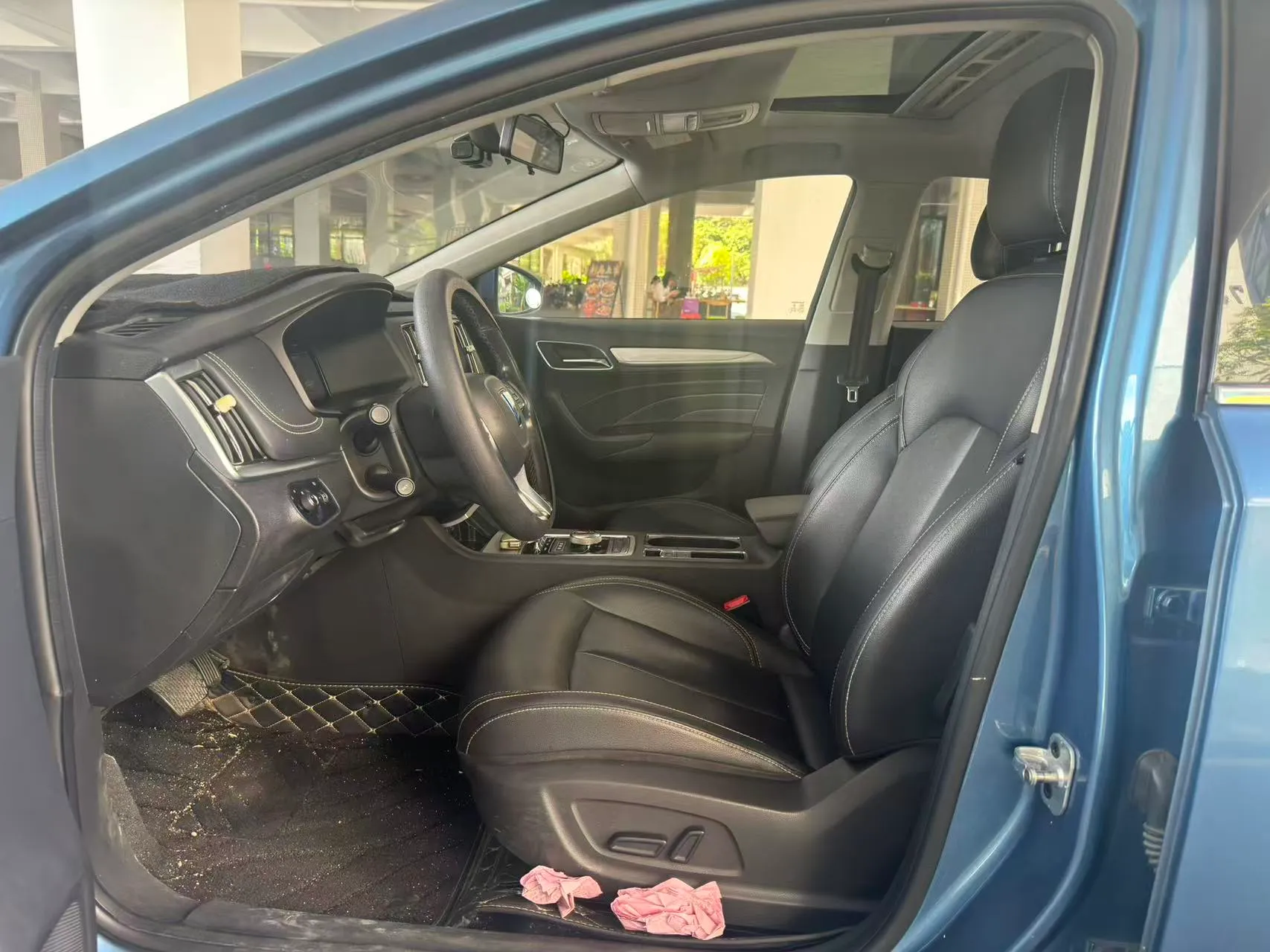 ROWE EI6 front seats